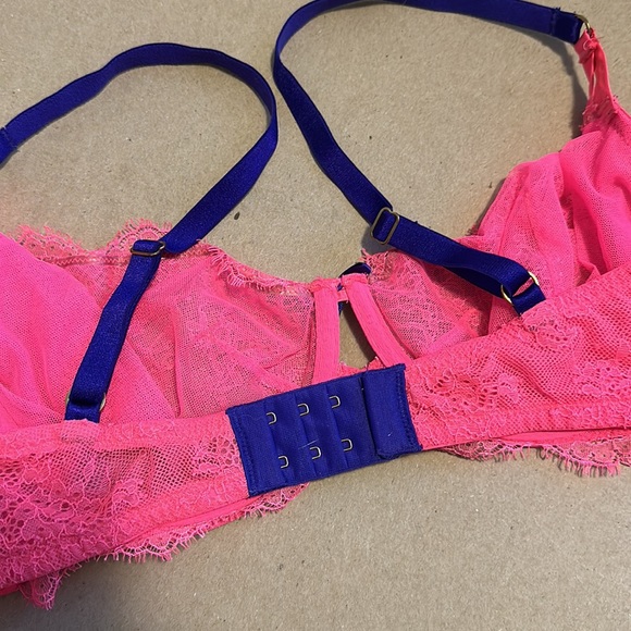 Victorias Secret - Very Sexy Sheer Chantilly Lace Unlined Demi Bria - Picture 2 of 4